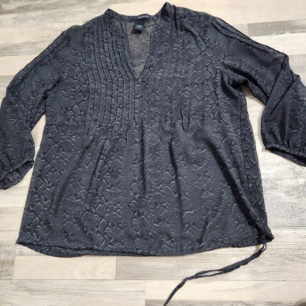 Calvin Klein Jeans Womens XL Black Sheer Snakeskin Pleated V-Neck Blouse Top